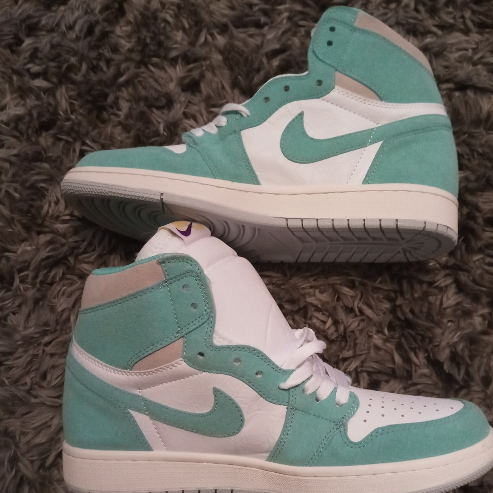 Air Jordan 1 Retro High OG Turbo Green Men’s Size 9.5 555088-311